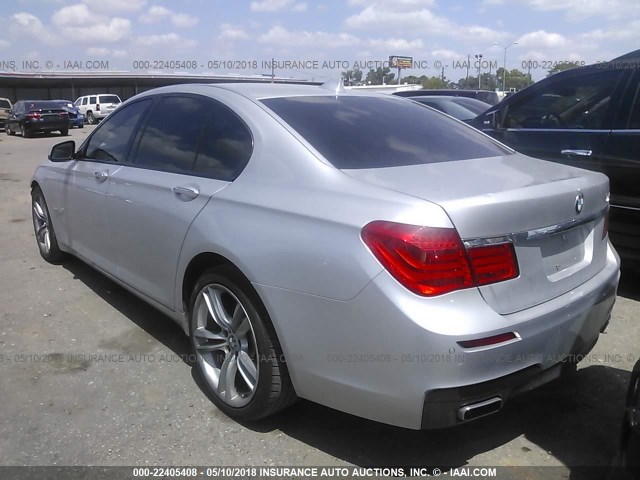 WBAKA4C57BC392378 - 2011 BMW 740 I SILVER photo 3