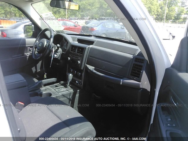 1J4PN2GK3BW513465 - 2011 JEEP LIBERTY SPORT 白色 照片 5