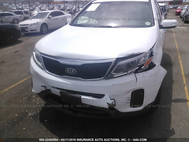 5XYKTCA67FG650113 - 2015 KIA SORENTO LX WHITE photo 6