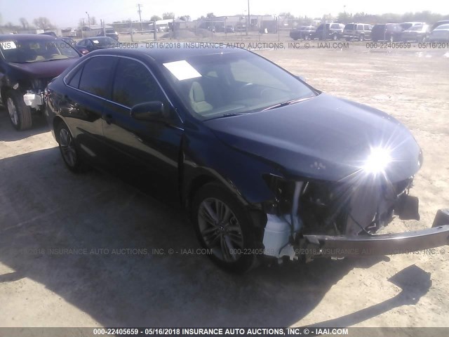 4T1BF1FK6HU337360 - 2017 TOYOTA CAMRY LE/XLE/SE/XSE Dark Blue photo 1