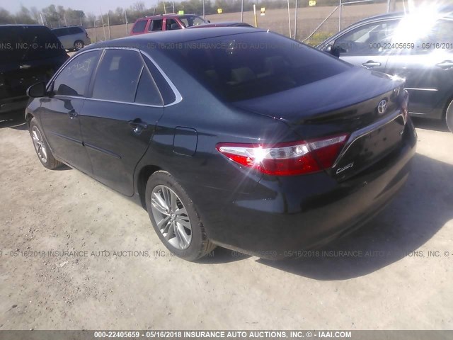 4T1BF1FK6HU337360 - 2017 TOYOTA CAMRY LE/XLE/SE/XSE Dark Blue photo 3