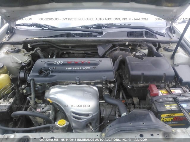 JTDBE32KX20121017 - 2002 TOYOTA CAMRY LE/XLE/SE ვერცხლისფერი ფოტო 10