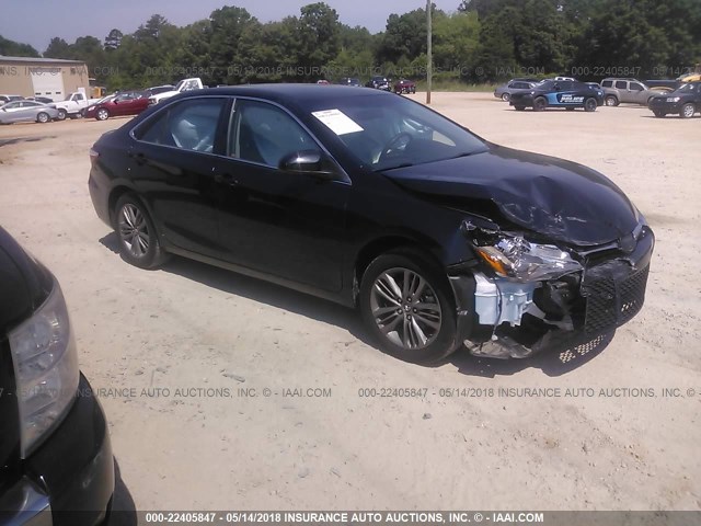 4T1BF1FK0HU366837 - 2017 TOYOTA CAMRY LE/XLE/SE/XSE 黑色 照片 1
