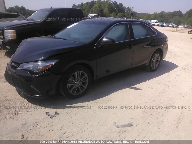4T1BF1FK0HU366837 - 2017 TOYOTA CAMRY LE/XLE/SE/XSE 黑色 照片 2