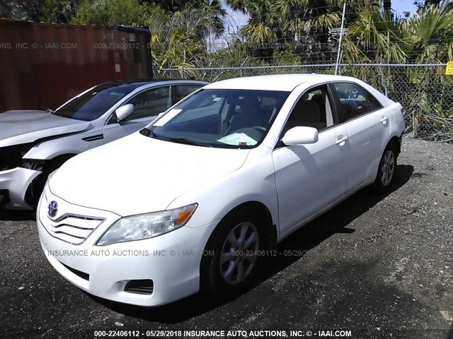 4T4BF3EK5BR098071 - 2011 TOYOTA CAMRY SE/LE/XLE WHITE photo 2