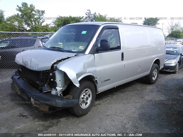 1GTGG25U151227183 - 2005 GMC SAVANA G2500 GRAY photo 2