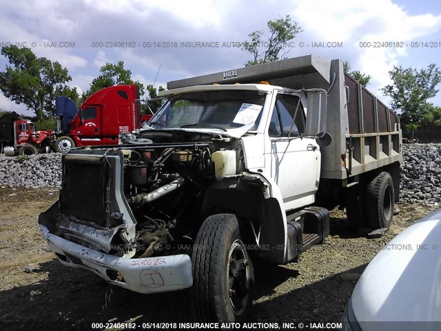 1FDNK74C0NVA27301 - 1992 FORD F700 F WHITE photo 2