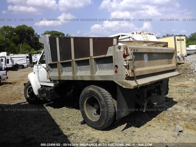 1FDNK74C0NVA27301 - 1992 FORD F700 F WHITE photo 3