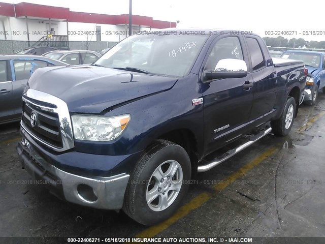 5TFUY5F17AX143639 - 2010 TOYOTA TUNDRA DOUBLE CAB SR5 BLUE photo 2