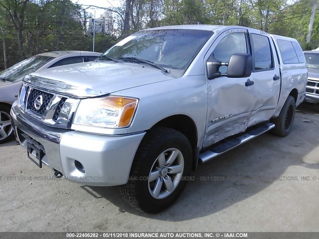 1N6AA0EC6AN303886 - 2010 NISSAN TITAN XE/SE/LE/PRO-4X SILVER photo 2