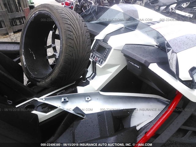 57XAAPFA9G7115330 - 2016 POLARIS SLINGSHOT SL WHITE photo 5