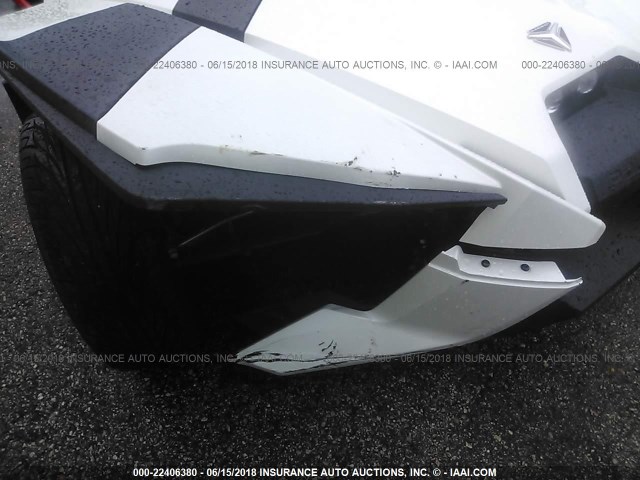 57XAAPFA9G7115330 - 2016 POLARIS SLINGSHOT SL WHITE photo 9