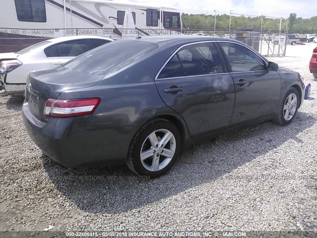 4T1BF3EK6BU736001 - 2011 TOYOTA CAMRY SE/LE/XLE GRAY photo 4
