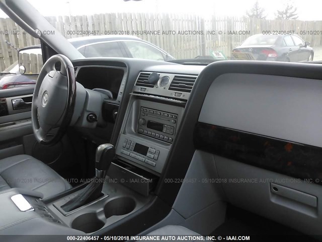 5LMFU28R04LJ09214 - 2004 LINCOLN NAVIGATOR 白色 照片 5