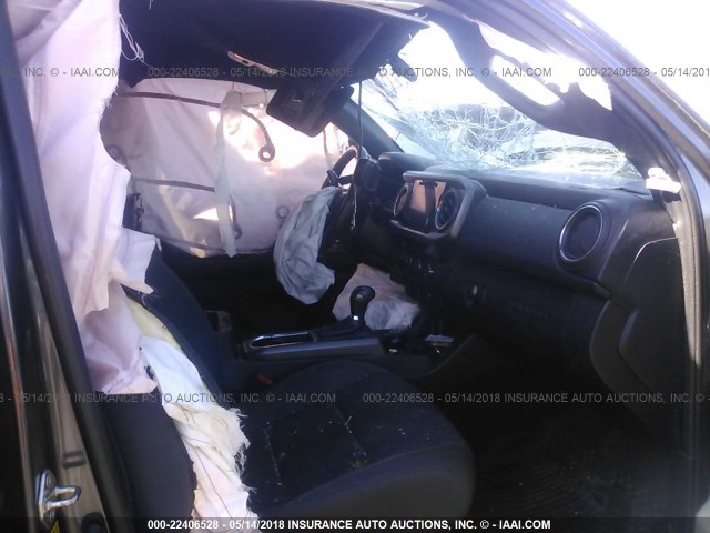 3TMDZ5BN0GM011438 - 2016 TOYOTA TACOMA DBL CAB/SR5/TRD SPORT/OR GRAY photo 5