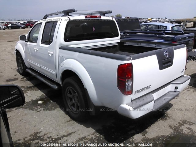 1N6AD07U97C465819 - 2007 NISSAN FRONTIER CREW CAB LE/SE/OFF ROAD WHITE photo 3