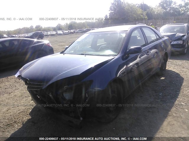 4T1BE32K32U601887 - 2002 TOYOTA CAMRY LE/XLE/SE ლურჯი ფოტო 2