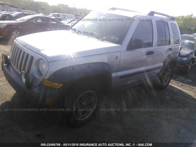 1J4GL38K95W546582 - 2005 JEEP LIBERTY RENEGADE SILVER photo 2