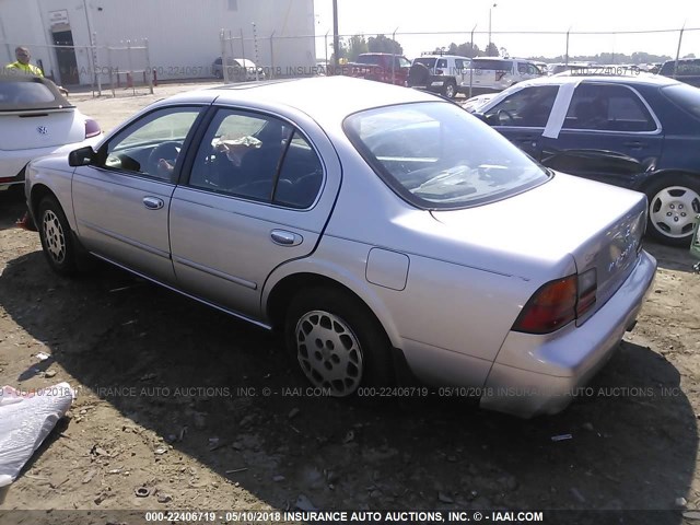 JN1CA21D2ST087833 - 1995 NISSAN MAXIMA GLE/GXE/SE SILVER photo 3