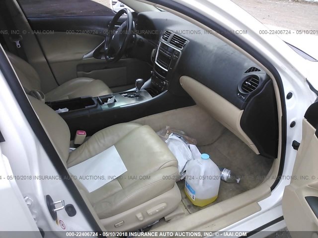 JTHBK262772032707 - 2007 LEXUS IS 250 WHITE photo 5