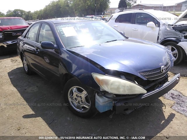 4T1BE32K42U572318 - 2002 TOYOTA CAMRY LE/XLE/SE ლურჯი ფოტო 1