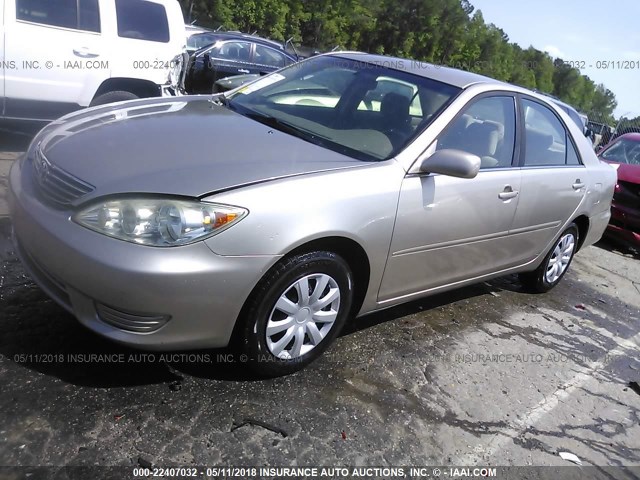 JTDBE32K963048405 - 2006 TOYOTA CAMRY LE/XLE Gold Foto 2