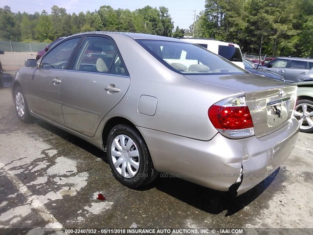 JTDBE32K963048405 - 2006 TOYOTA CAMRY LE/XLE GOLD photo 3