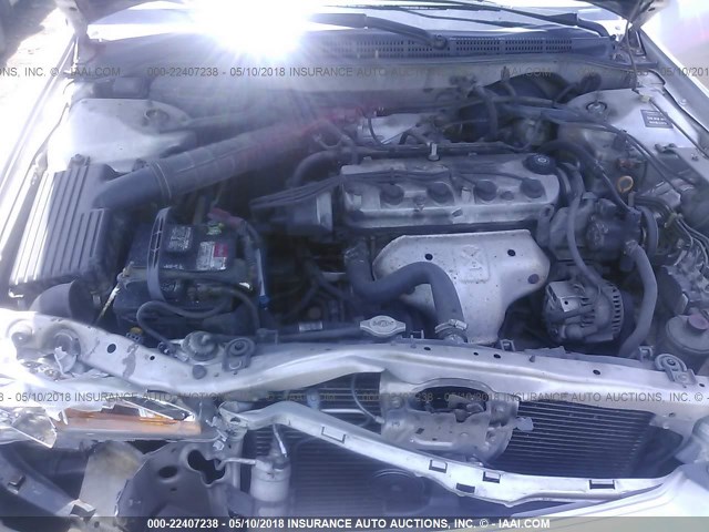 1HGCG565XWA090481 - 1998 HONDA ACCORD EX GOLD photo 10