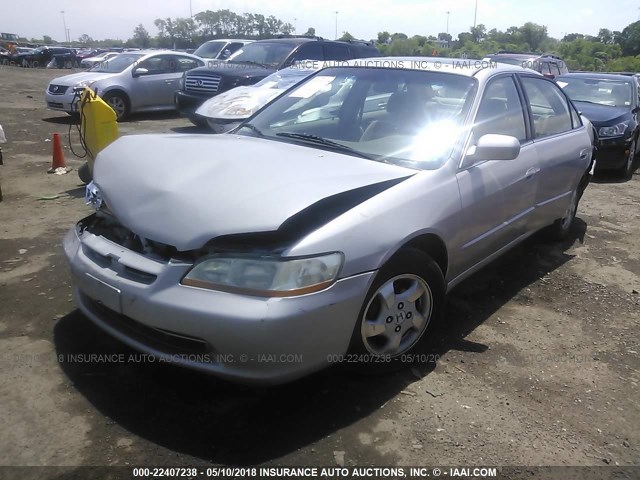 1HGCG565XWA090481 - 1998 HONDA ACCORD EX GOLD photo 2