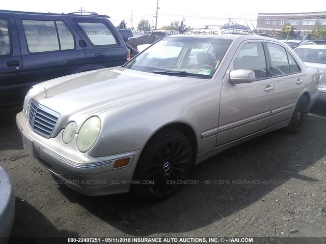 WDBJF70J61B323543 - 2001 MERCEDES-BENZ E 430 GOLD photo 2