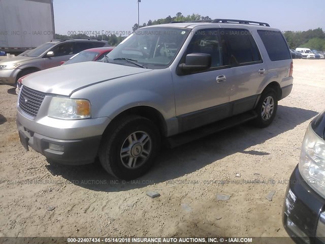 1FMPU15545LA76397 - 2005 FORD EXPEDITION XLT SILVER photo 2