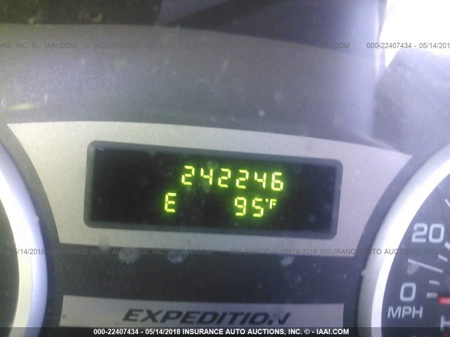 1FMPU15545LA76397 - 2005 FORD EXPEDITION XLT Silber Foto 7