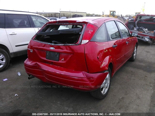 1FAHP37N47W164169 - 2007 FORD FOCUS ZX5/S/SE/SES RED photo 4