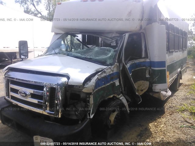 1FD4E45P08DB17657 - 2008 FORD E450 أبيض صورة 2