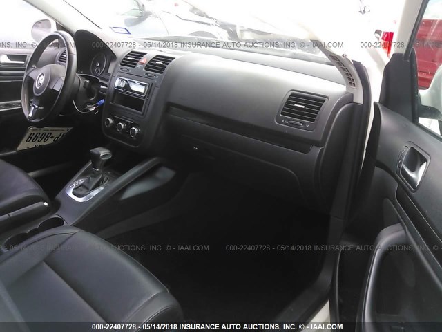 3VWRX7AJ7AM033916 - 2010 VOLKSWAGEN JETTA SE/SEL Ақ фото 5