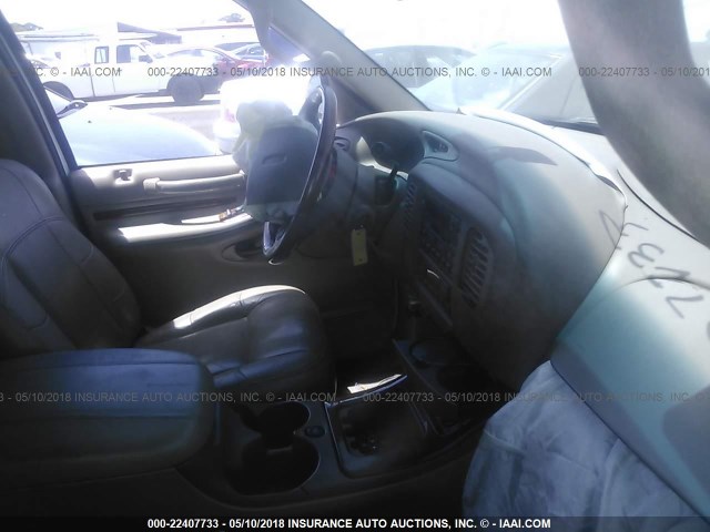 5LMEU27R51LJ32268 - 2001 LINCOLN NAVIGATOR WHITE photo 5