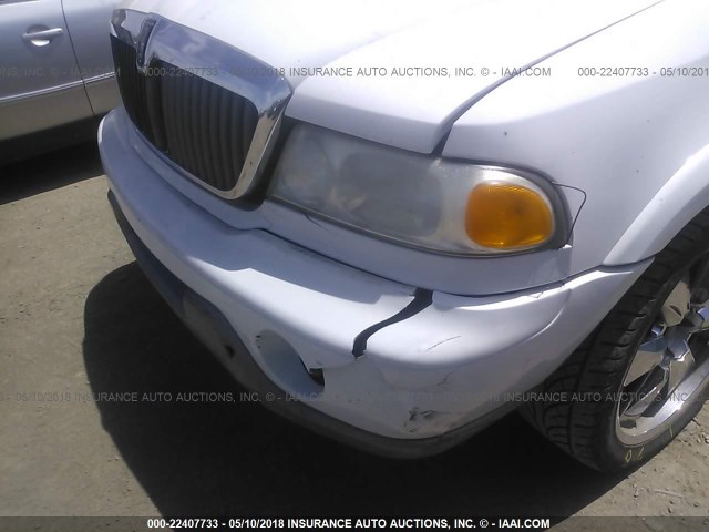5LMEU27R51LJ32268 - 2001 LINCOLN NAVIGATOR WHITE photo 6