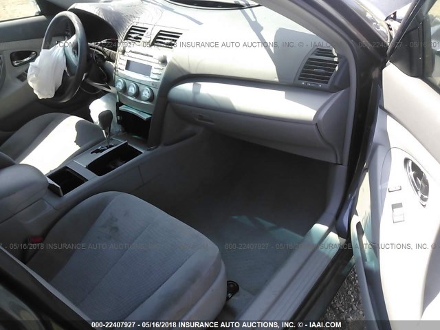 4T4BF3EK3AR042970 - 2010 TOYOTA CAMRY SE/LE/XLE GRAY photo 5
