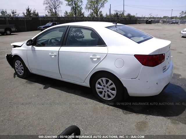 KNAFT4A26D5722071 - 2013 KIA FORTE LX WHITE photo 3