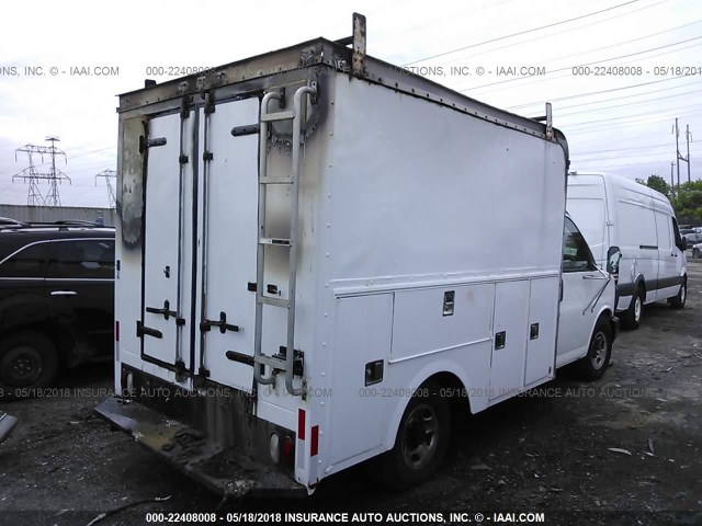 1GBHG31UX31136849 - 2003 CHEVROLET EXPRESS G3500  WHITE photo 4