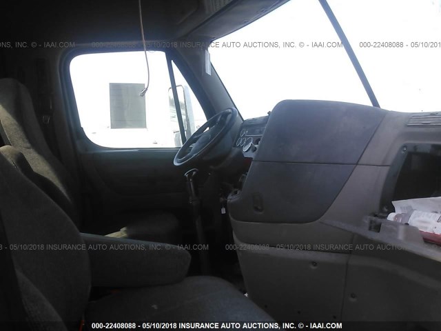 1FUJGLDRX8LAA6464 - 2008 FREIGHTLINER CASCADIA 125  GRAY photo 5