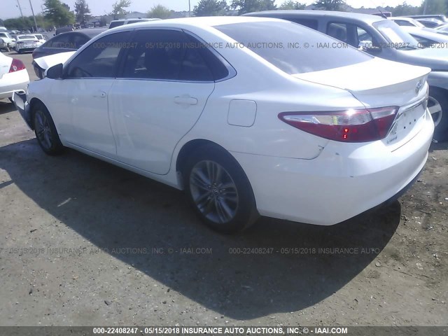 4T1BF1FK2GU119477 - 2016 TOYOTA CAMRY LE/XLE/SE/XSE თეთრი ფოტო 3