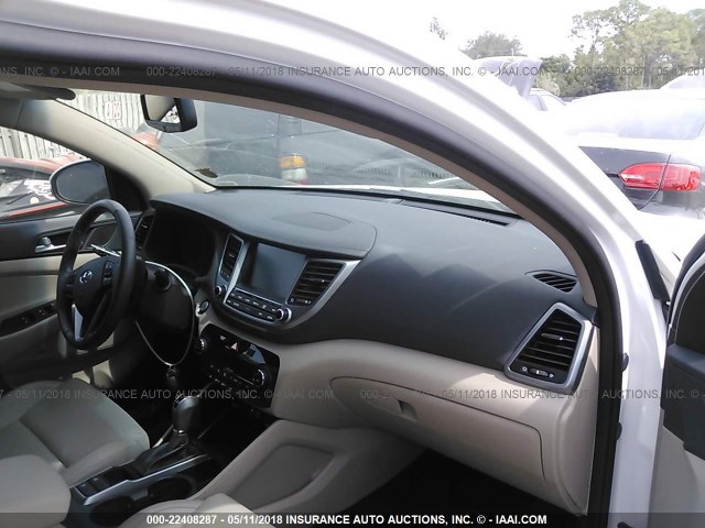 KM8J33A22HU273373 - 2017 HYUNDAI TUCSON LIMITED/SPORT AND ECO/SE WHITE photo 5