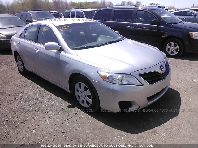 4T1BF3EK6BU715326 - 2011 TOYOTA CAMRY SE/LE/XLE SILVER photo 1