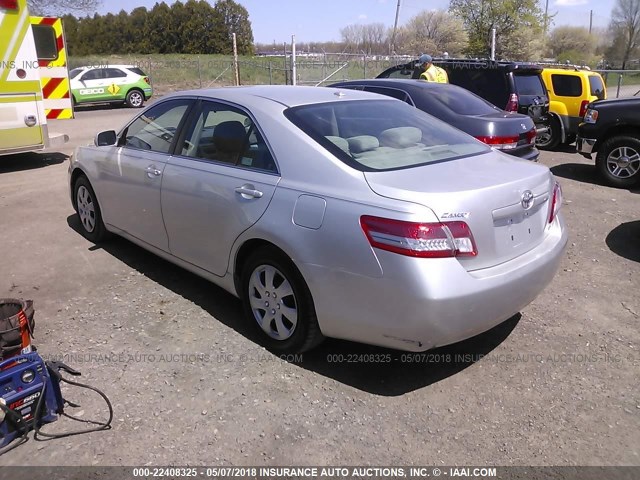 4T1BF3EK6BU715326 - 2011 TOYOTA CAMRY SE/LE/XLE SILVER photo 3
