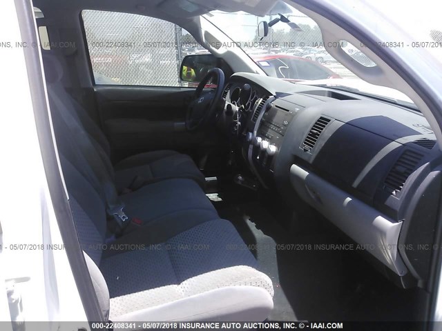 5TFRM5F15DX054562 - 2013 TOYOTA TUNDRA DOUBLE CAB SR5 WHITE photo 5