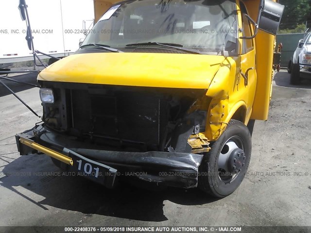 1GDHG31F1X1154848 - 1999 GMC SAVANA YELLOW photo 6