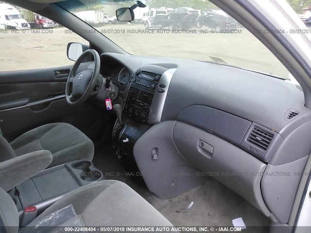 5TDZA23C36S512265 - 2006 TOYOTA SIENNA CE/LE WHITE photo 5