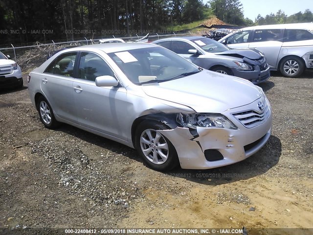 4T4BF3EKXAR076842 - 2010 TOYOTA CAMRY SE/LE/XLE ვერცხლისფერი ფოტო 1