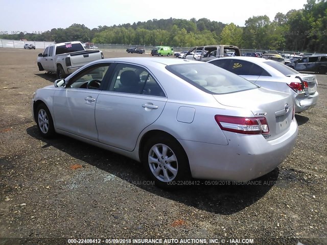4T4BF3EKXAR076842 - 2010 TOYOTA CAMRY SE/LE/XLE ვერცხლისფერი ფოტო 3